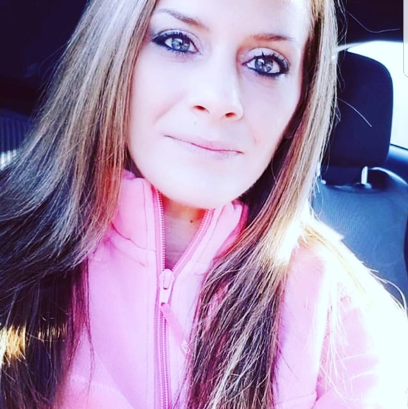 Meet your Posher, Kelly - Picture 2 of 3